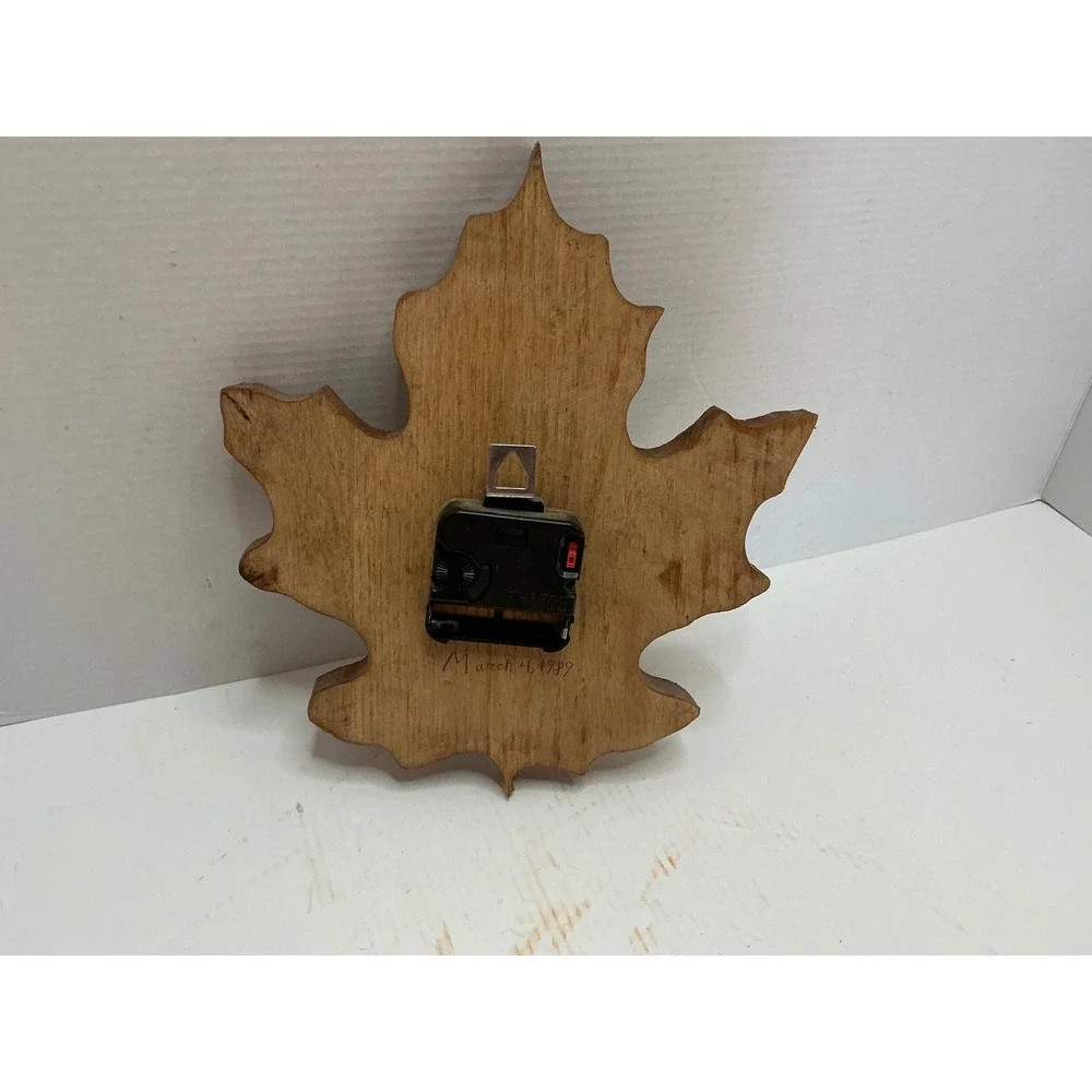 Vintage 1989 Maple Leaf Wall Clock Wood Gloss Cabin Decor 11in Rustic Works